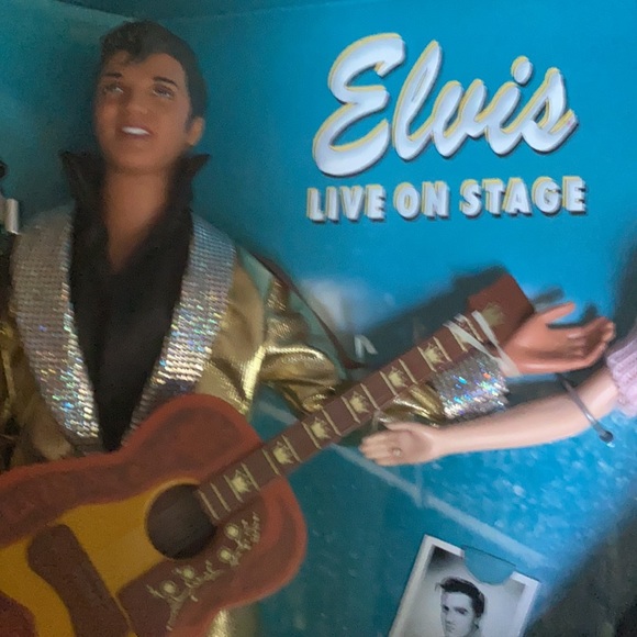 Barbie Loves Elvis released 1997 - Picture 8 of 13